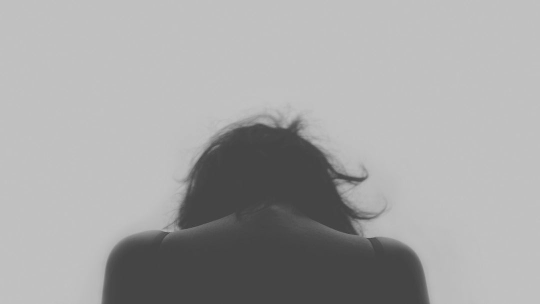 Navigating Grief Alone: Strategies for Self-Healing | laurelbox